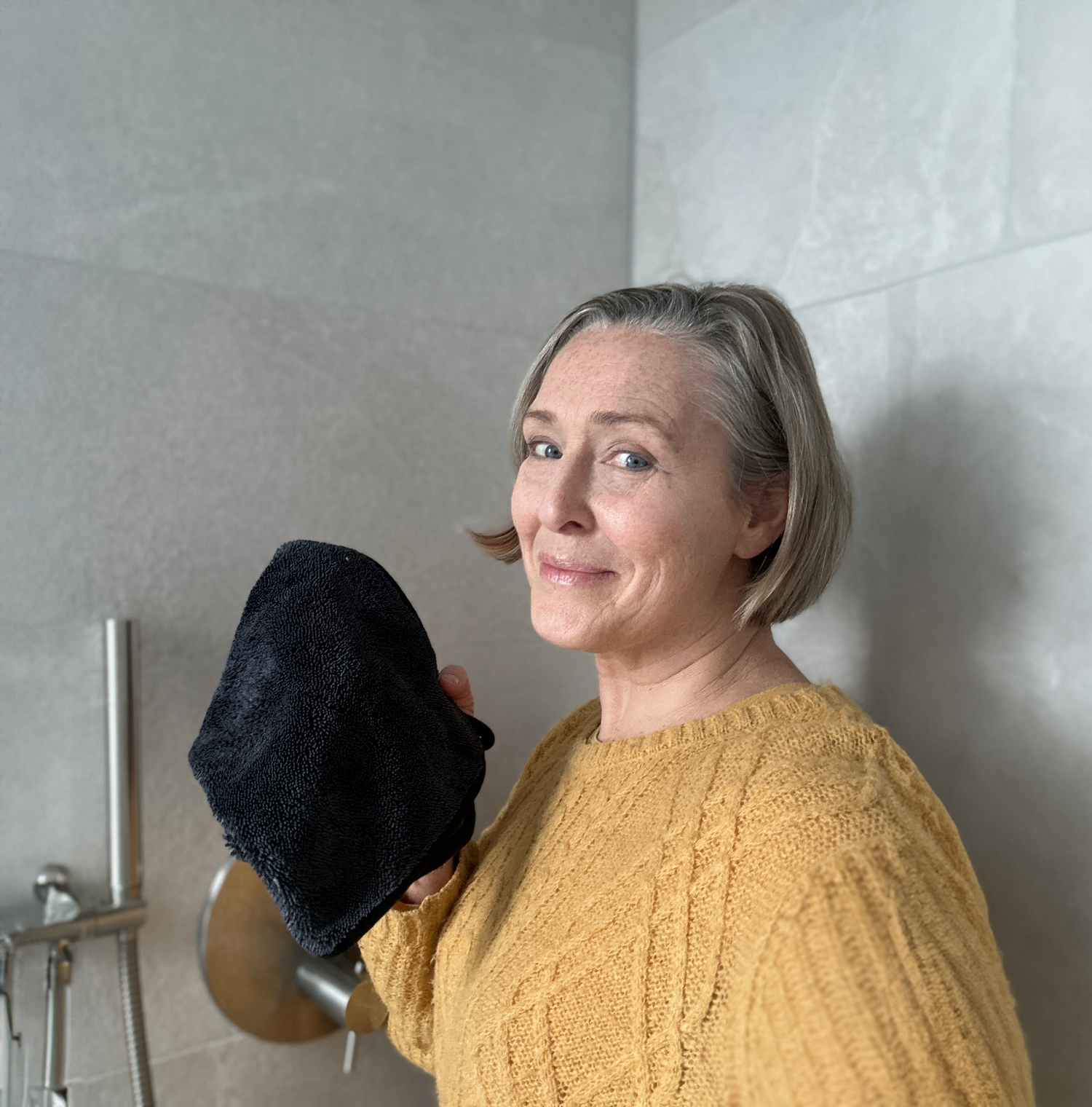 The SnugoClean cloth in use